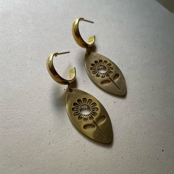 Gold Oval Flower Hoops - Picture 2 of 5